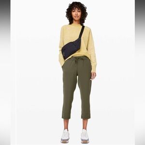 Lululemon on the fly crop olive athletic pants 8